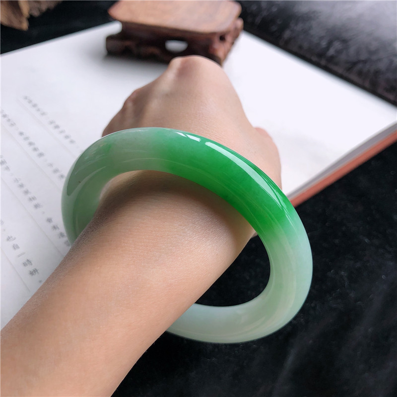 Natural Burmese Jadeite Bracel - Lighting & Home Decor Studio 评论和价格