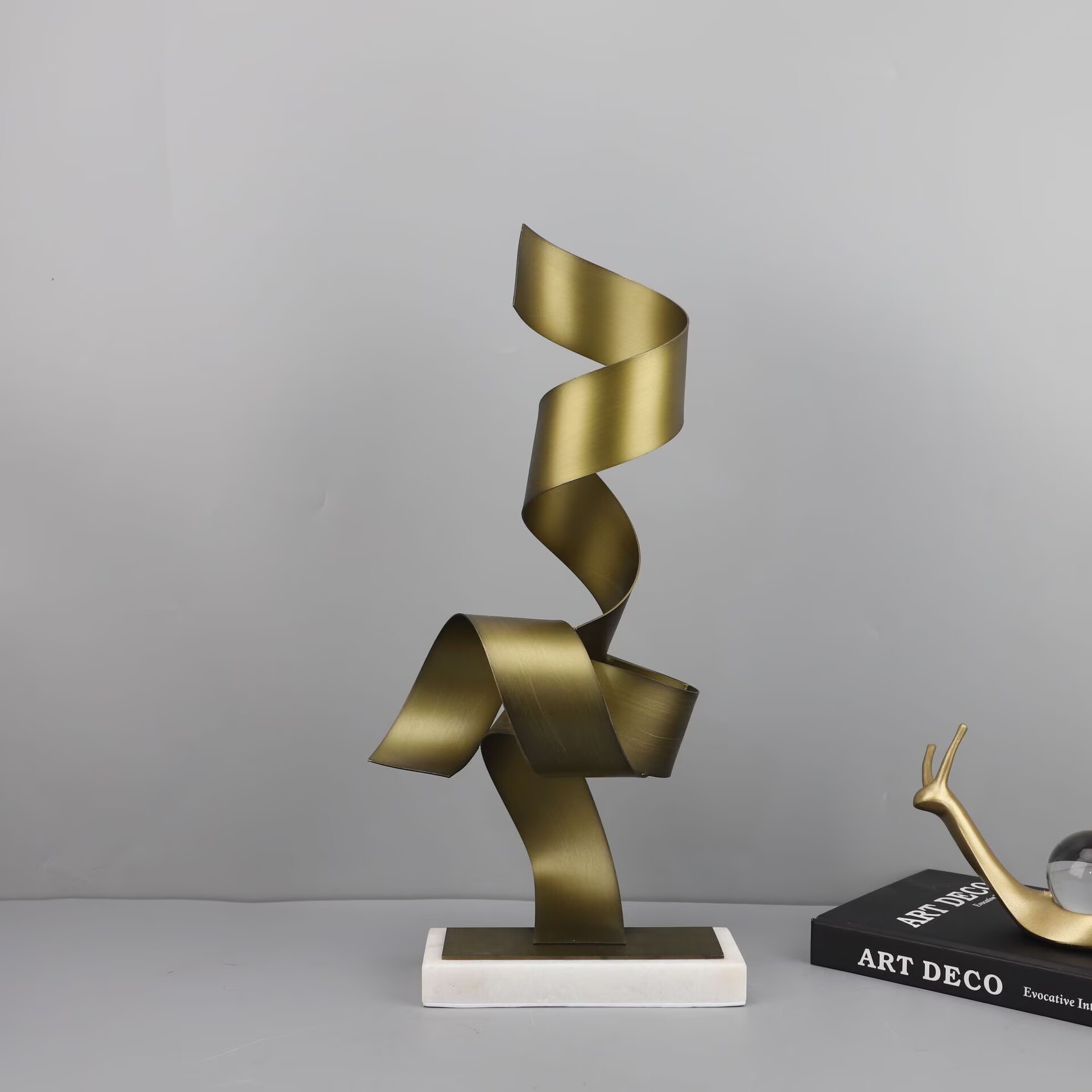 Nordic Running Figure Sculptur - Lighting Decor Inc 评论和价格