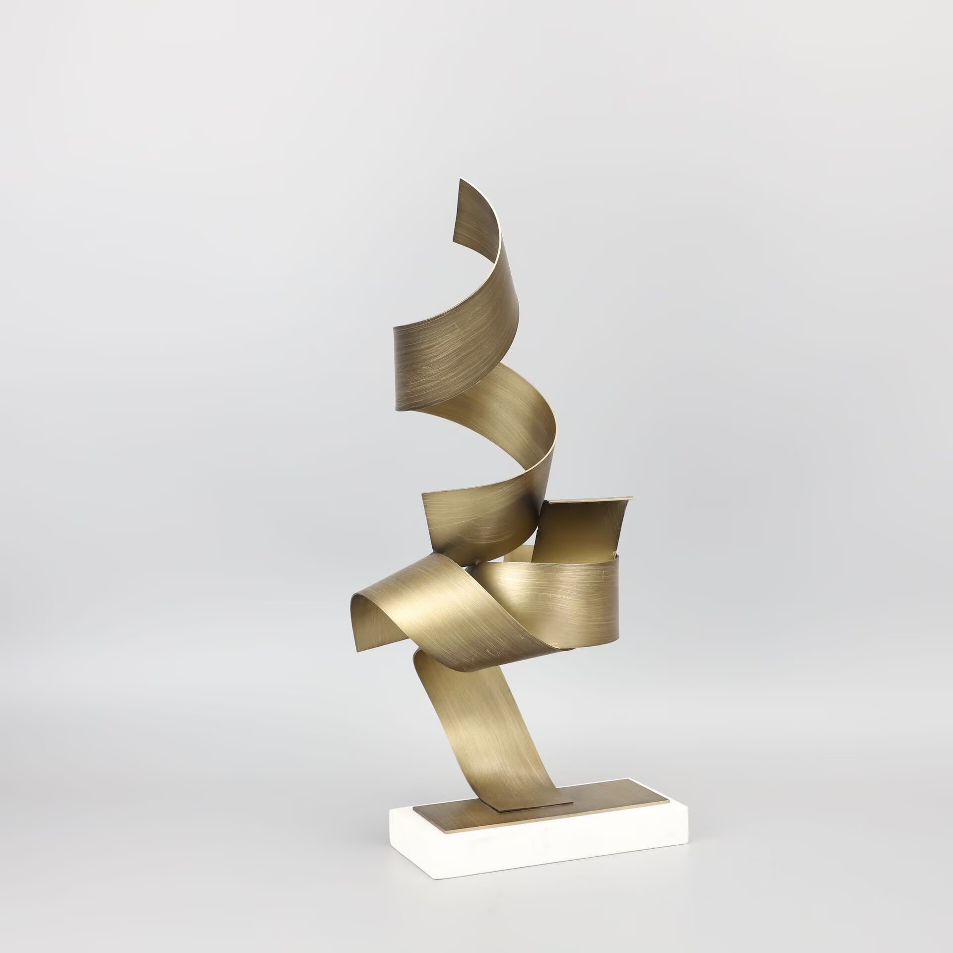Nordic Running Figure Sculptur - Lighting Decor Inc 评论和价格